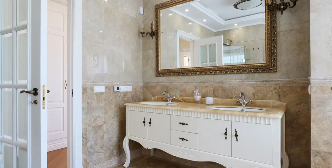 Sale of detached villa in El Rosario 28