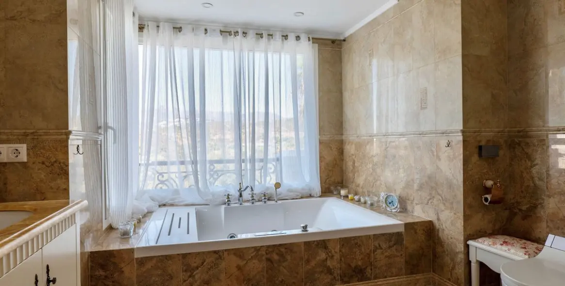 Sale of detached villa in El Rosario 29