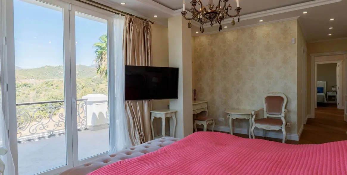 Sale of detached villa in El Rosario 31