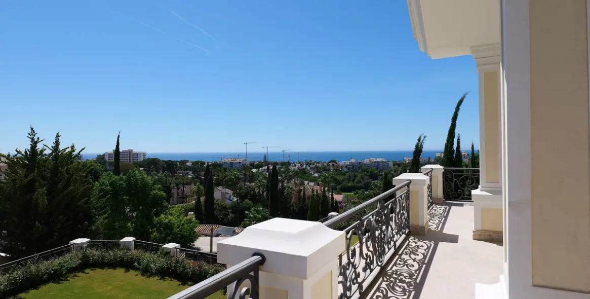 Sale of detached villa in El Rosario 36