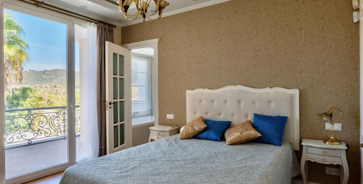 Sale of detached villa in El Rosario 37