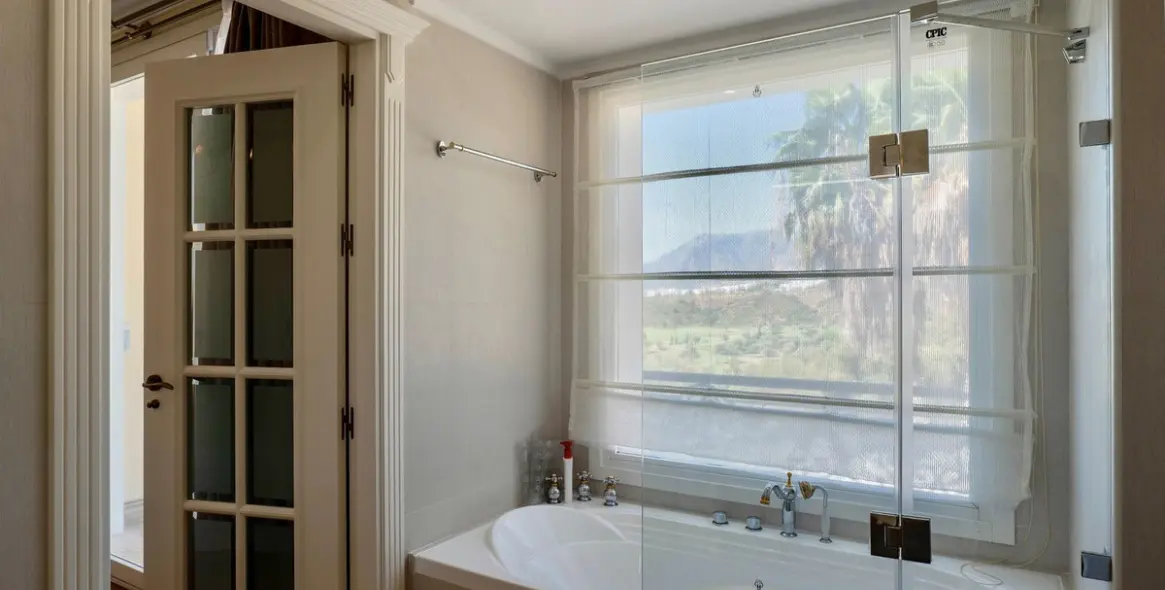 Sale of detached villa in El Rosario 40