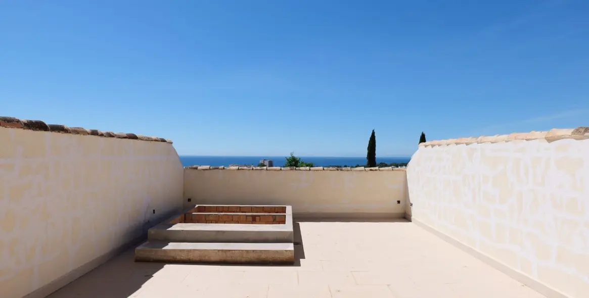Sale of detached villa in El Rosario 42