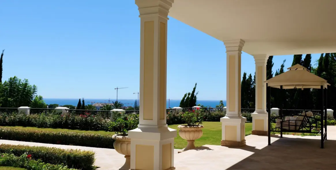 Sale of detached villa in El Rosario 43
