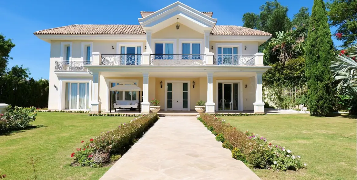 Sale of detached villa in El Rosario 44