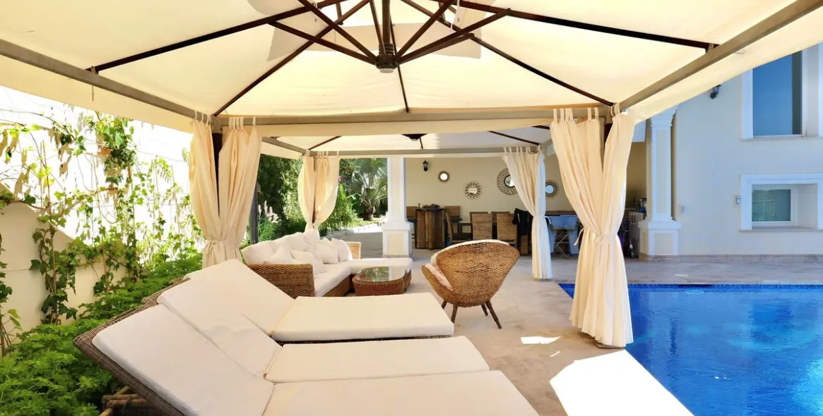 Sale of detached villa in El Rosario 47