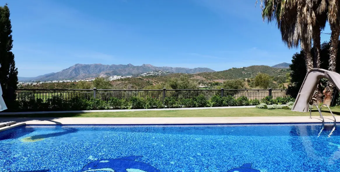 Sale of detached villa in El Rosario 48