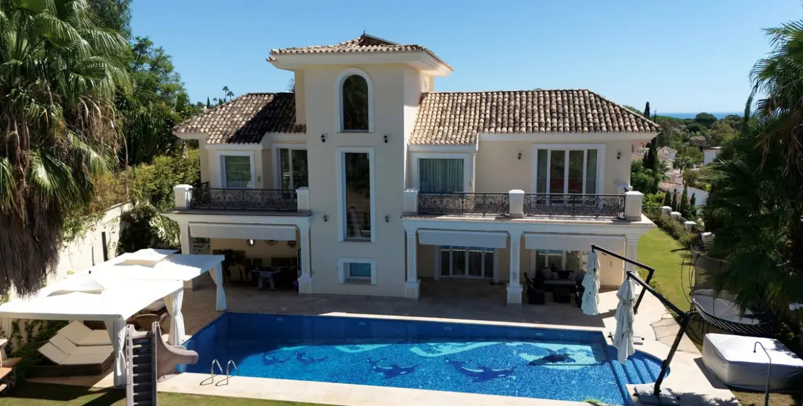 Sale of detached villa in El Rosario 50