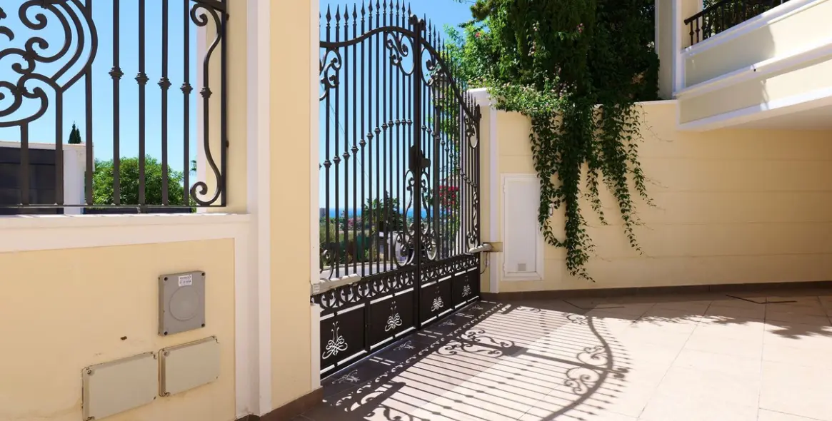 Sale of detached villa in El Rosario 51