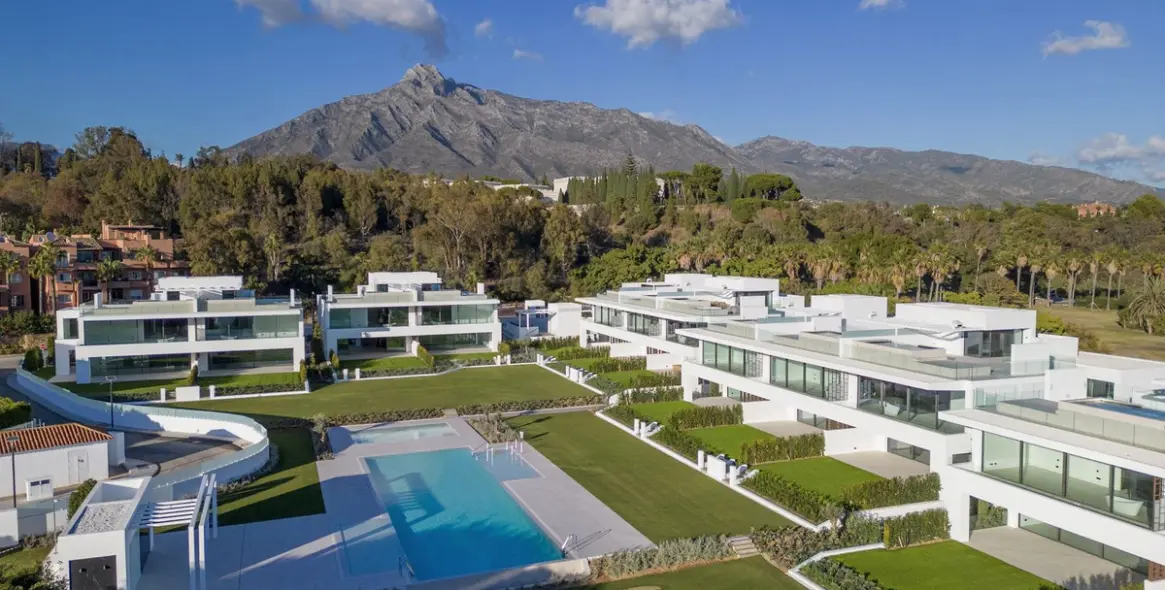 Sale of townhouse in Marbella (district The Golden Mile) 1