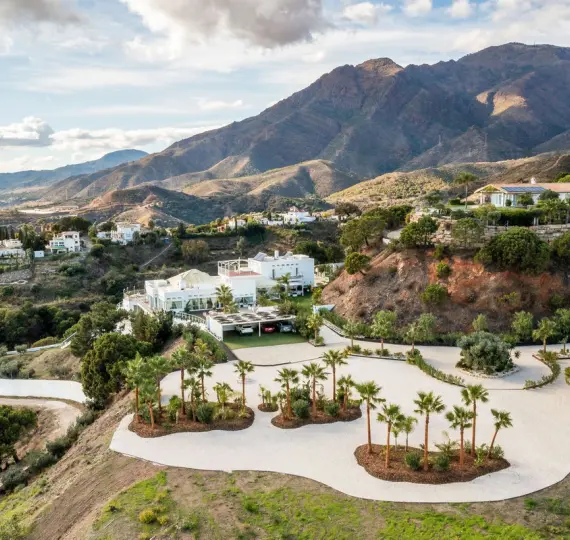 Продажа  отдельно стоящей виллы в Estepona