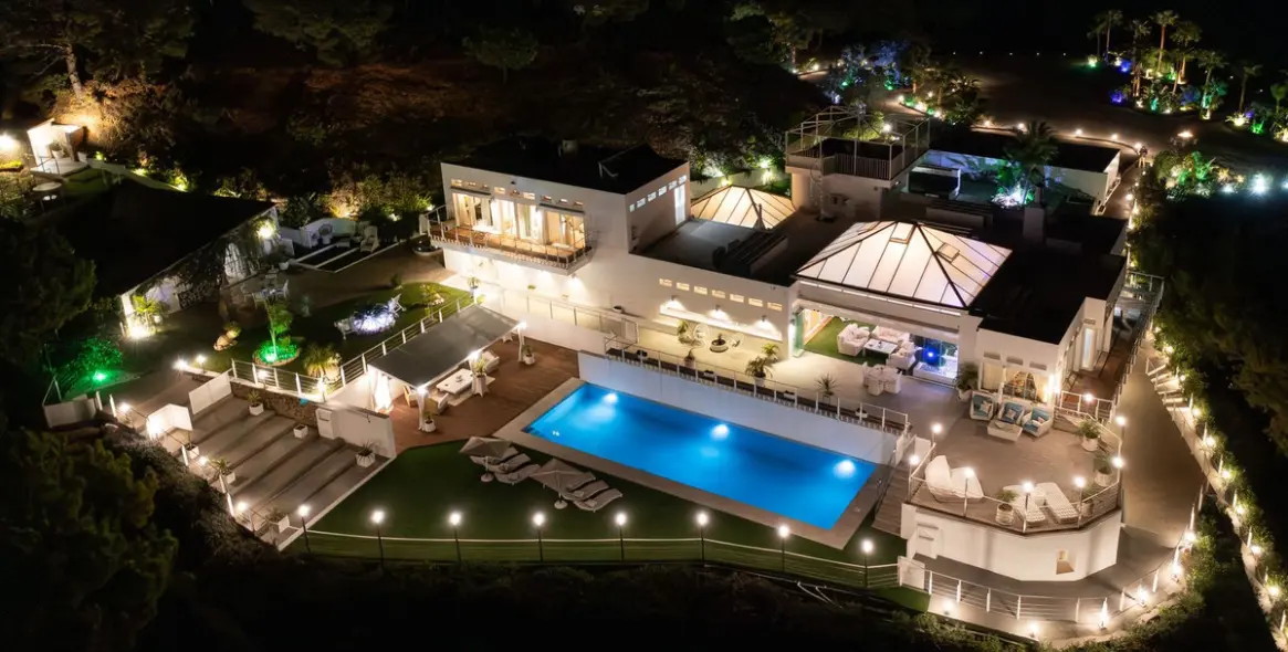 Продажа  отдельно стоящей виллы в Estepona 2