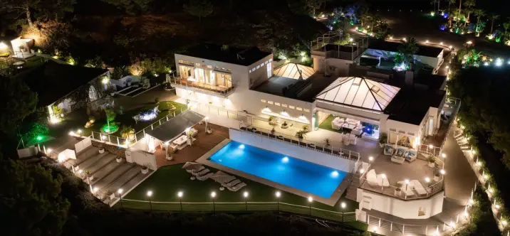 Продажа  отдельно стоящей виллы в Estepona 1