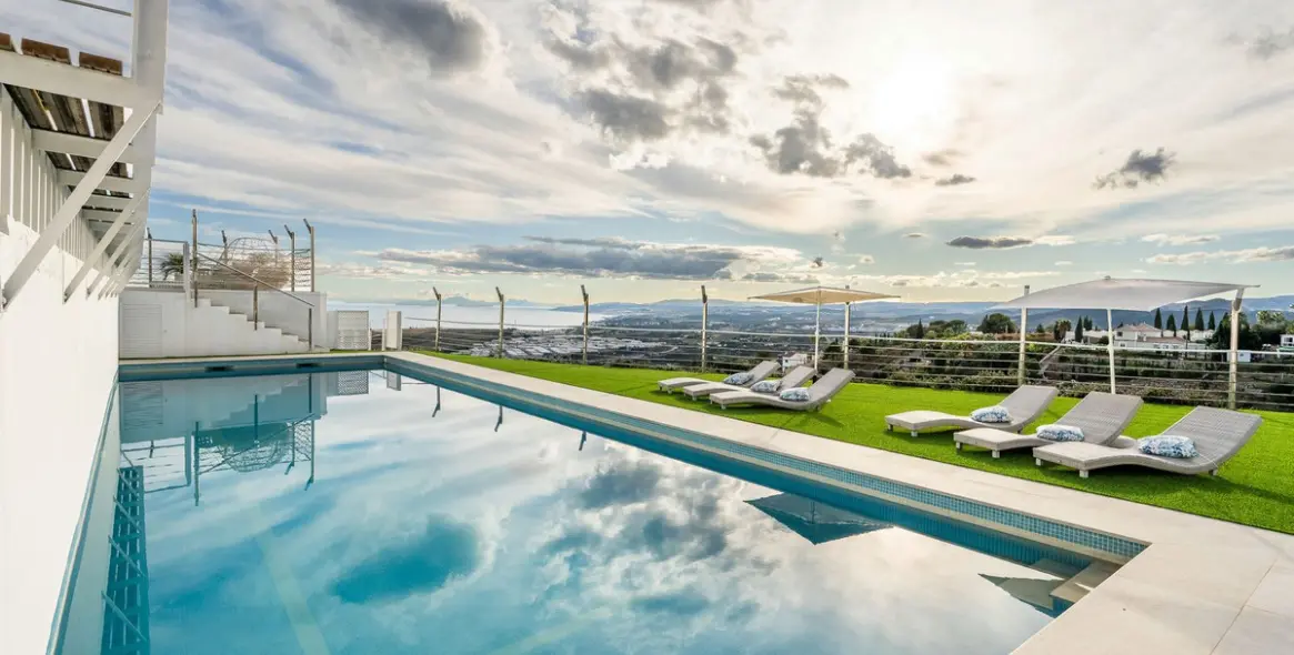 Продажа  отдельно стоящей виллы в Estepona 3