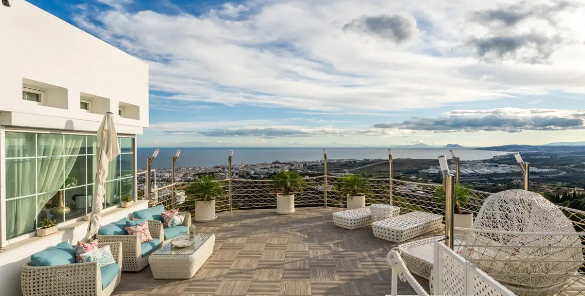 Продажа  отдельно стоящей виллы в Estepona 4