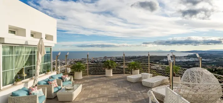 Продажа  отдельно стоящей виллы в Estepona 3