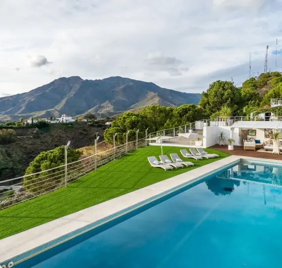 Продажа  отдельно стоящей виллы в Estepona