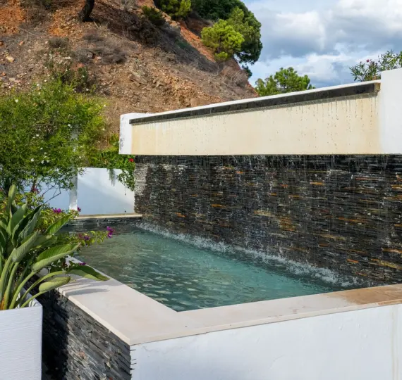 Продажа  отдельно стоящей виллы в Estepona