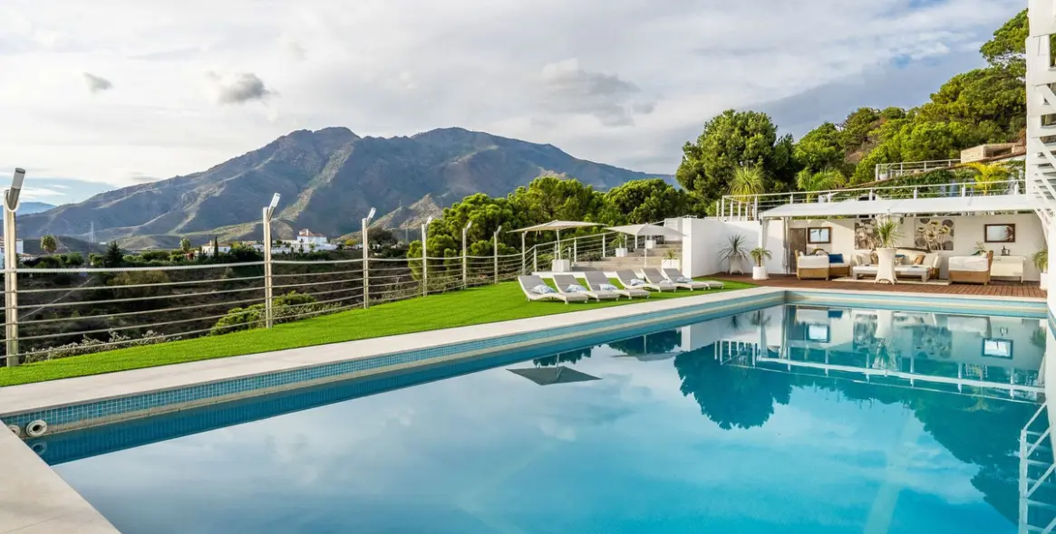 Продажа  отдельно стоящей виллы в Estepona 8