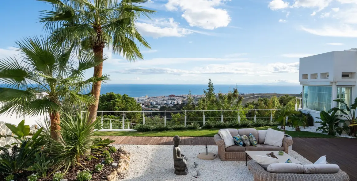 Продажа  отдельно стоящей виллы в Estepona 9