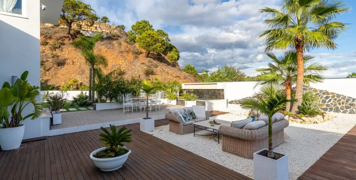 Продажа  отдельно стоящей виллы в Estepona 11