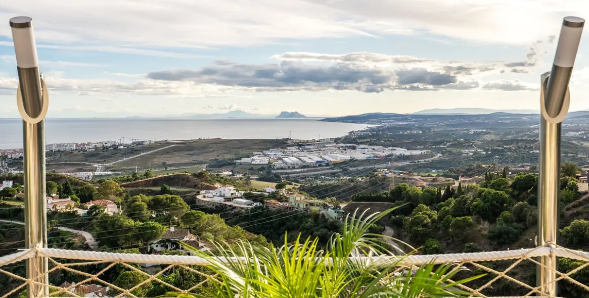 Продажа  отдельно стоящей виллы в Estepona 16