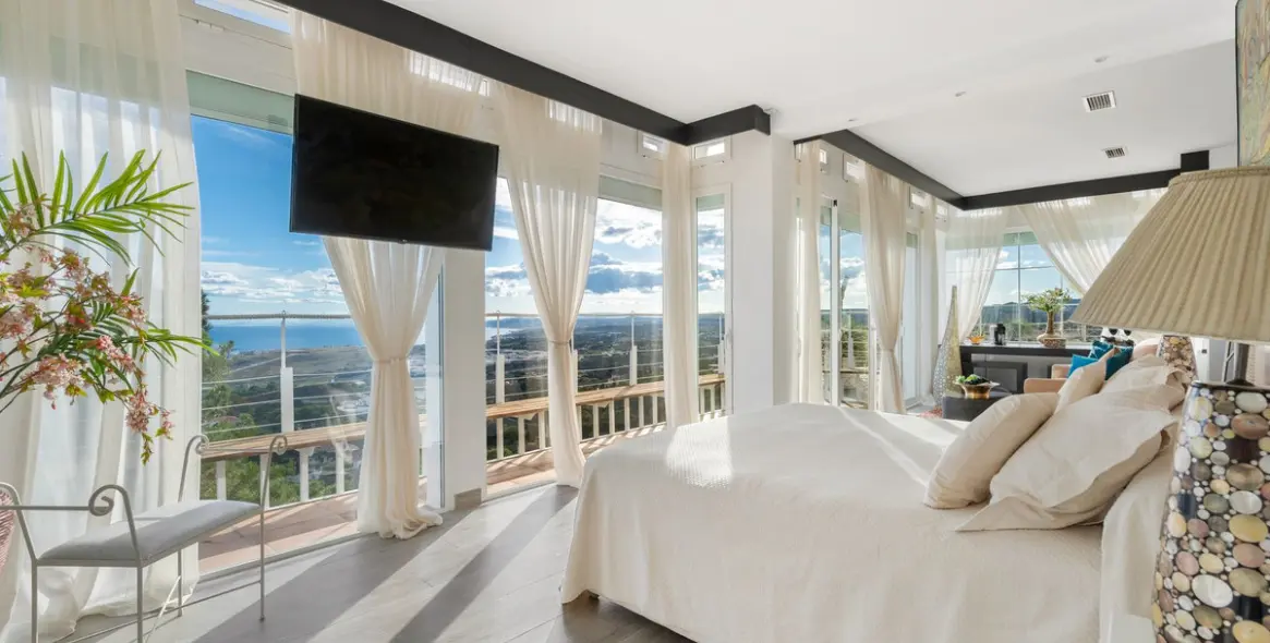 Продажа  отдельно стоящей виллы в Estepona 19