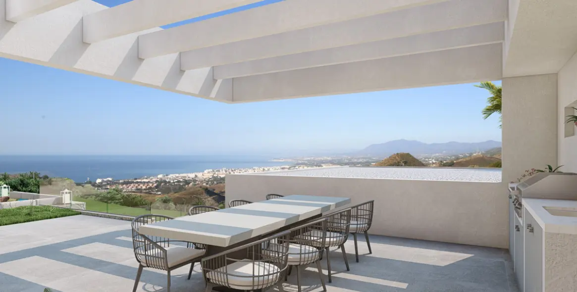 Sale of detached villa in Altos de los Monteros 14