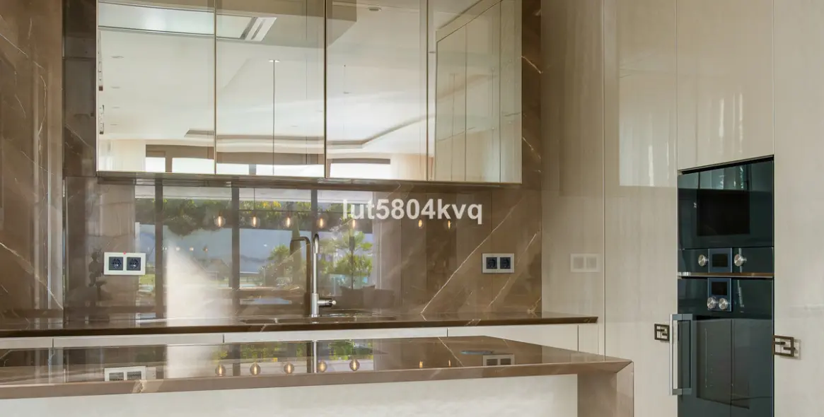 Продажа апартаментов на первом этаже в The Golden Mile 14