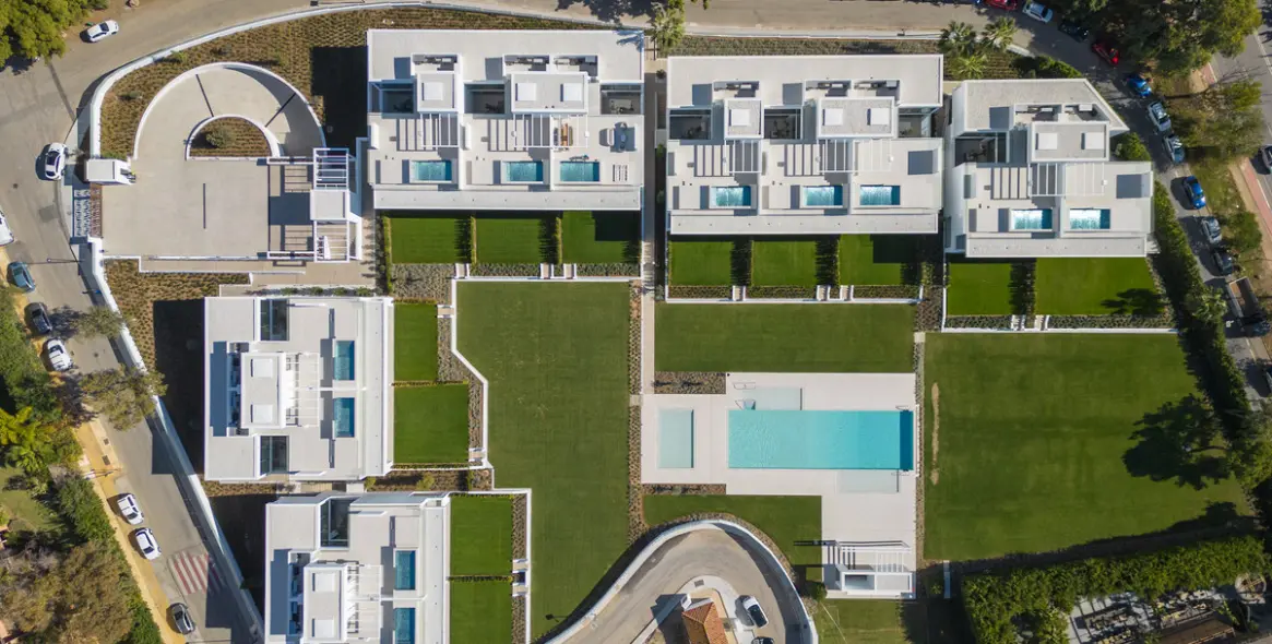 Long-term rent of semi-detached house in The Golden Mile 13