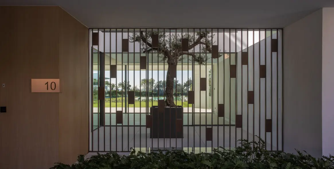 Long-term rent of semi-detached house in The Golden Mile 14