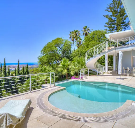 Detached villa R4762864