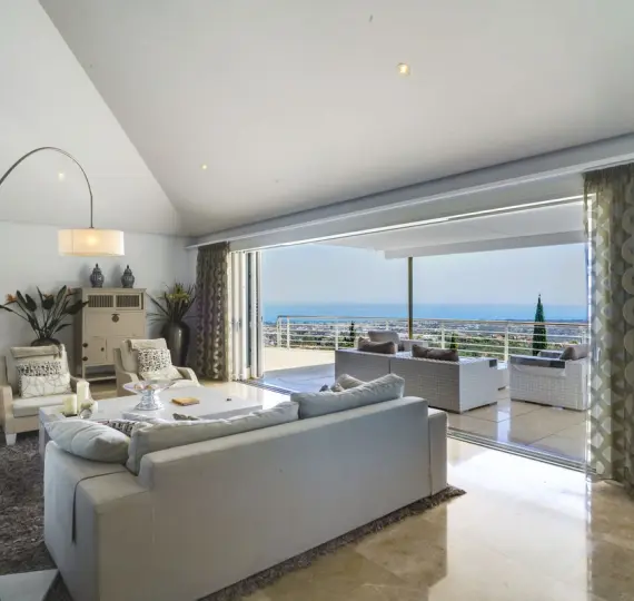 Detached villa R4762864