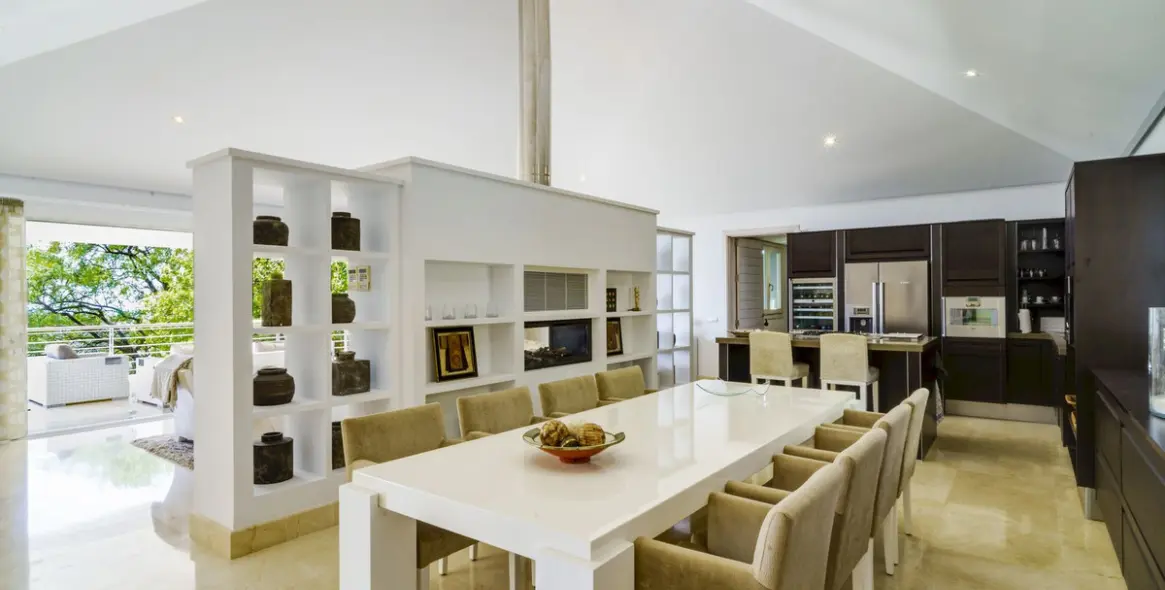 Sale of detached villa in El Madroñal 11