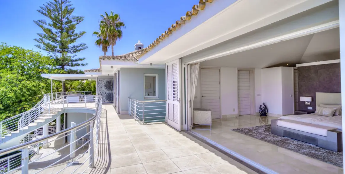 Sale of detached villa in El Madroñal 14