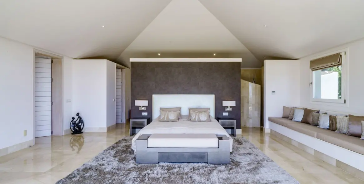 Sale of detached villa in El Madroñal 15