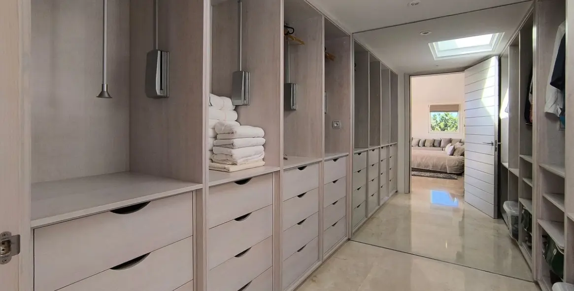 Sale of detached villa in El Madroñal 17