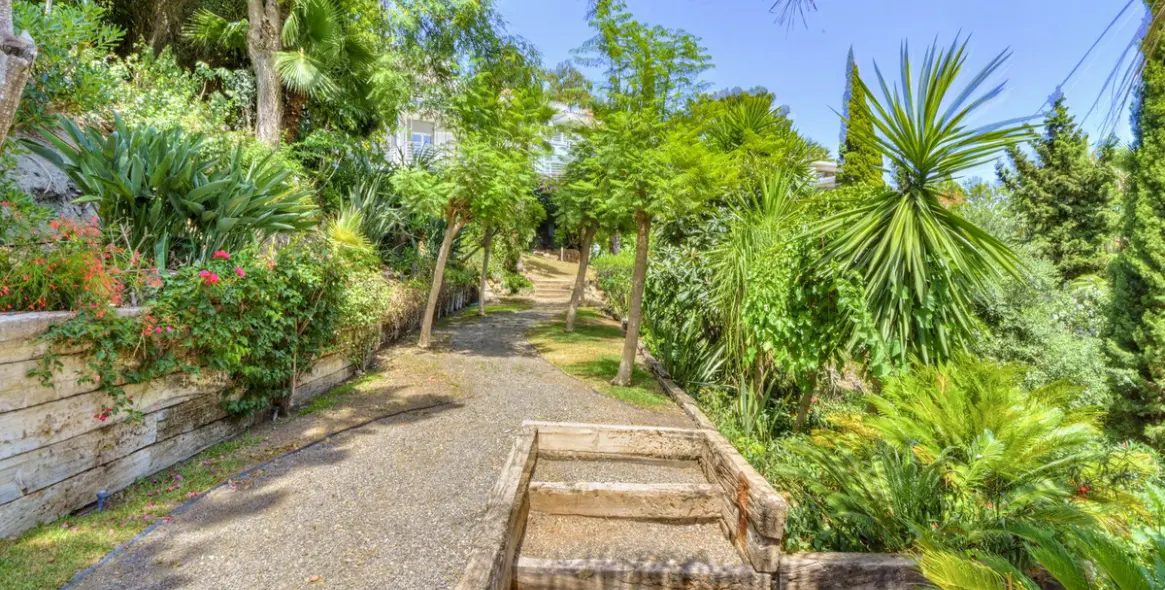 Sale of detached villa in El Madroñal 22