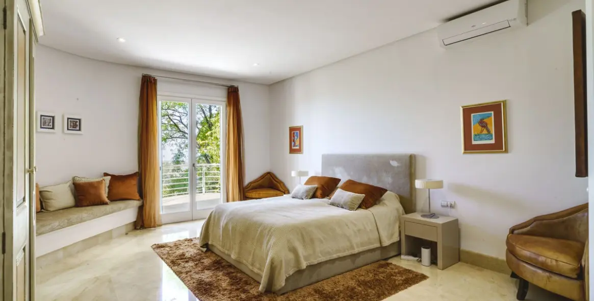 Sale of detached villa in El Madroñal 23