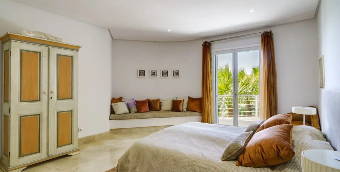 Sale of detached villa in El Madroñal 24