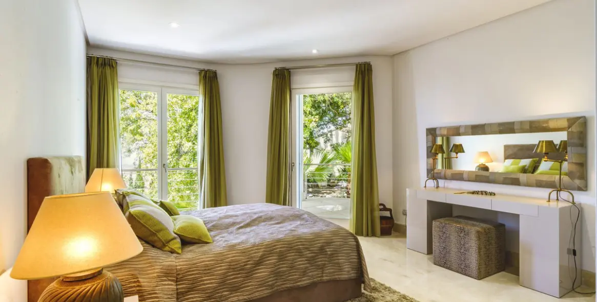 Sale of detached villa in El Madroñal 25