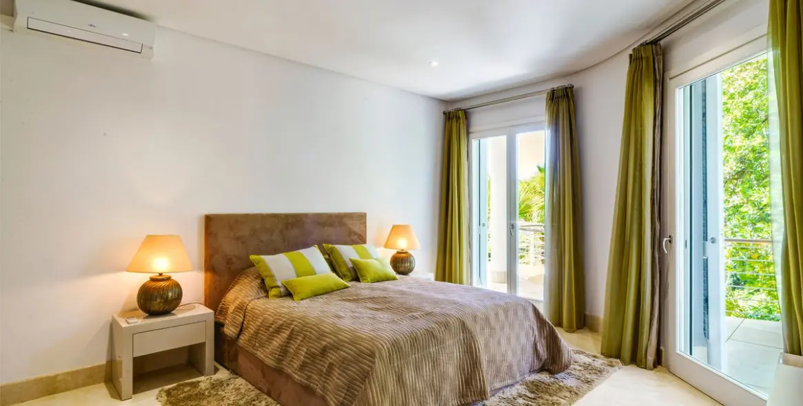 Sale of detached villa in El Madroñal 26