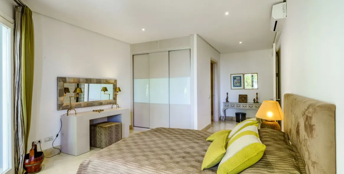 Sale of detached villa in El Madroñal 27