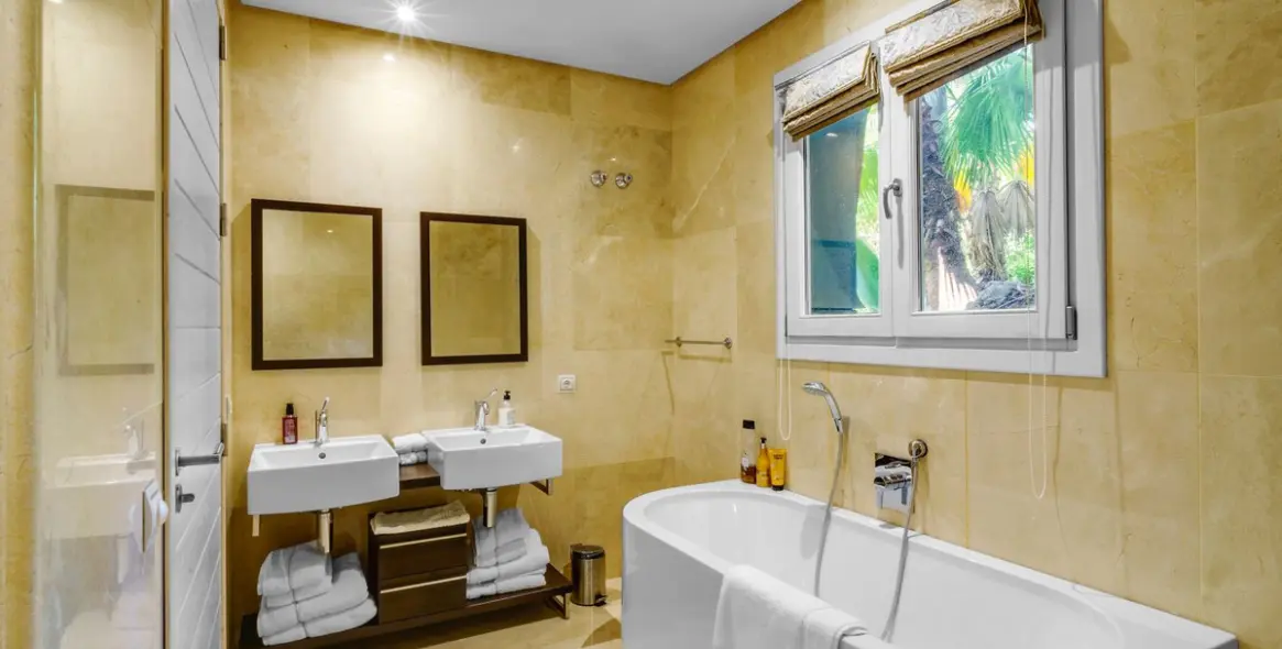 Sale of detached villa in El Madroñal 28