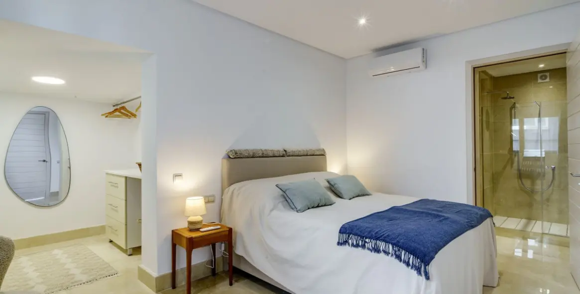 Sale of detached villa in El Madroñal 29