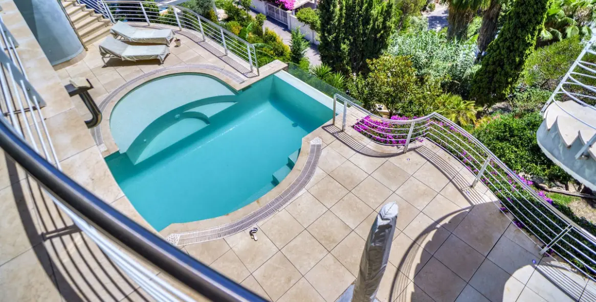 Sale of detached villa in El Madroñal 31