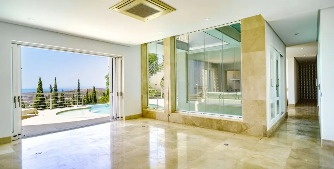 Sale of detached villa in El Madroñal 33