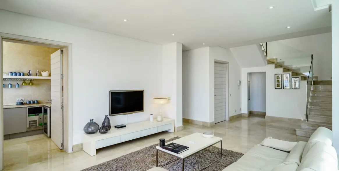 Sale of detached villa in El Madroñal 35