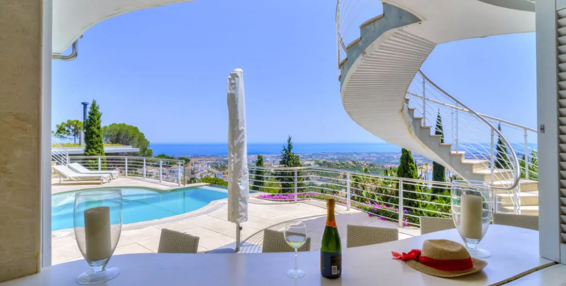 Sale of detached villa in El Madroñal 36