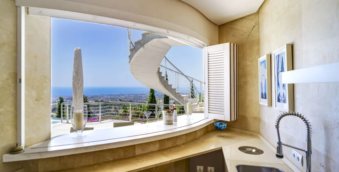 Sale of detached villa in El Madroñal 37